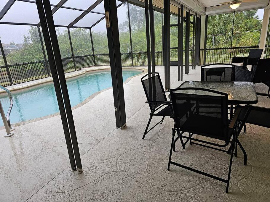 Seabreeze 3-Bedroom Pool Villa Close To The Beach!!! Port Charlotte Bagian luar foto